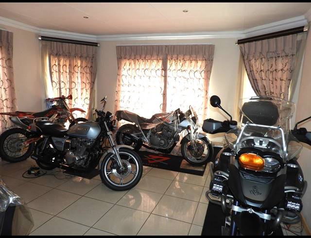 3 BEDROOM HOUSE FOR SALE IN THREE RIVERS EAST